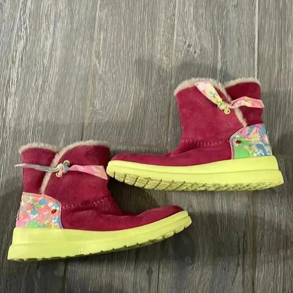 Ugg heart knotty paint splatter , mini boots - Picture 5 of 8